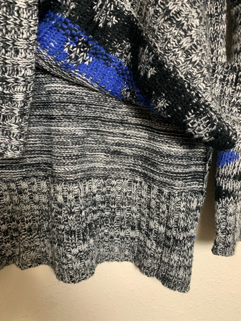 derek heart Gray and Blue Patterned Knit Sweater Medium - Picture 5 of 7